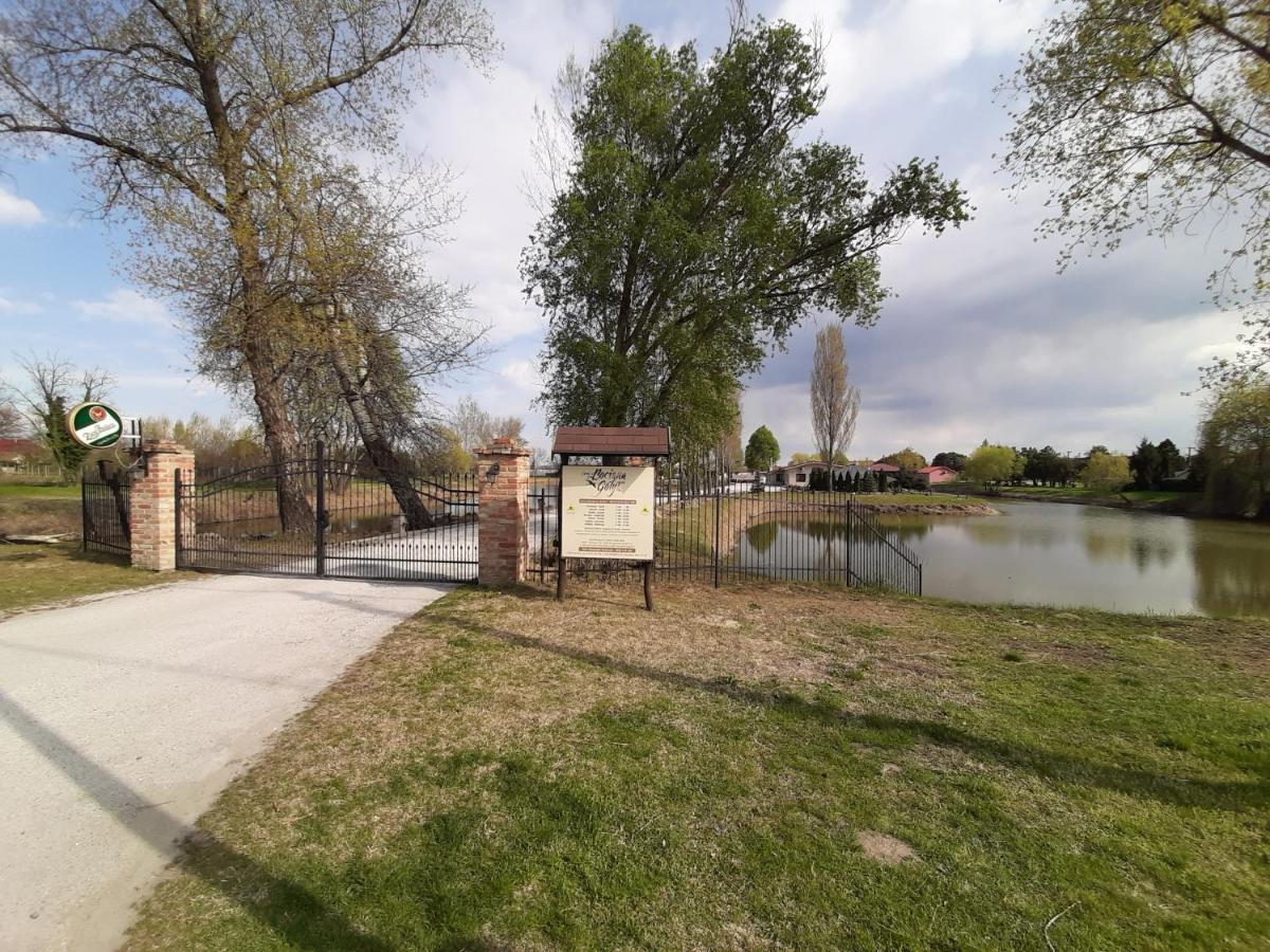Grapeline Guesthouse Chotin Екстер'єр фото