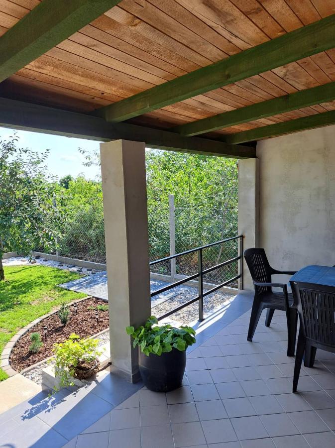 Grapeline Guesthouse Chotin Екстер'єр фото