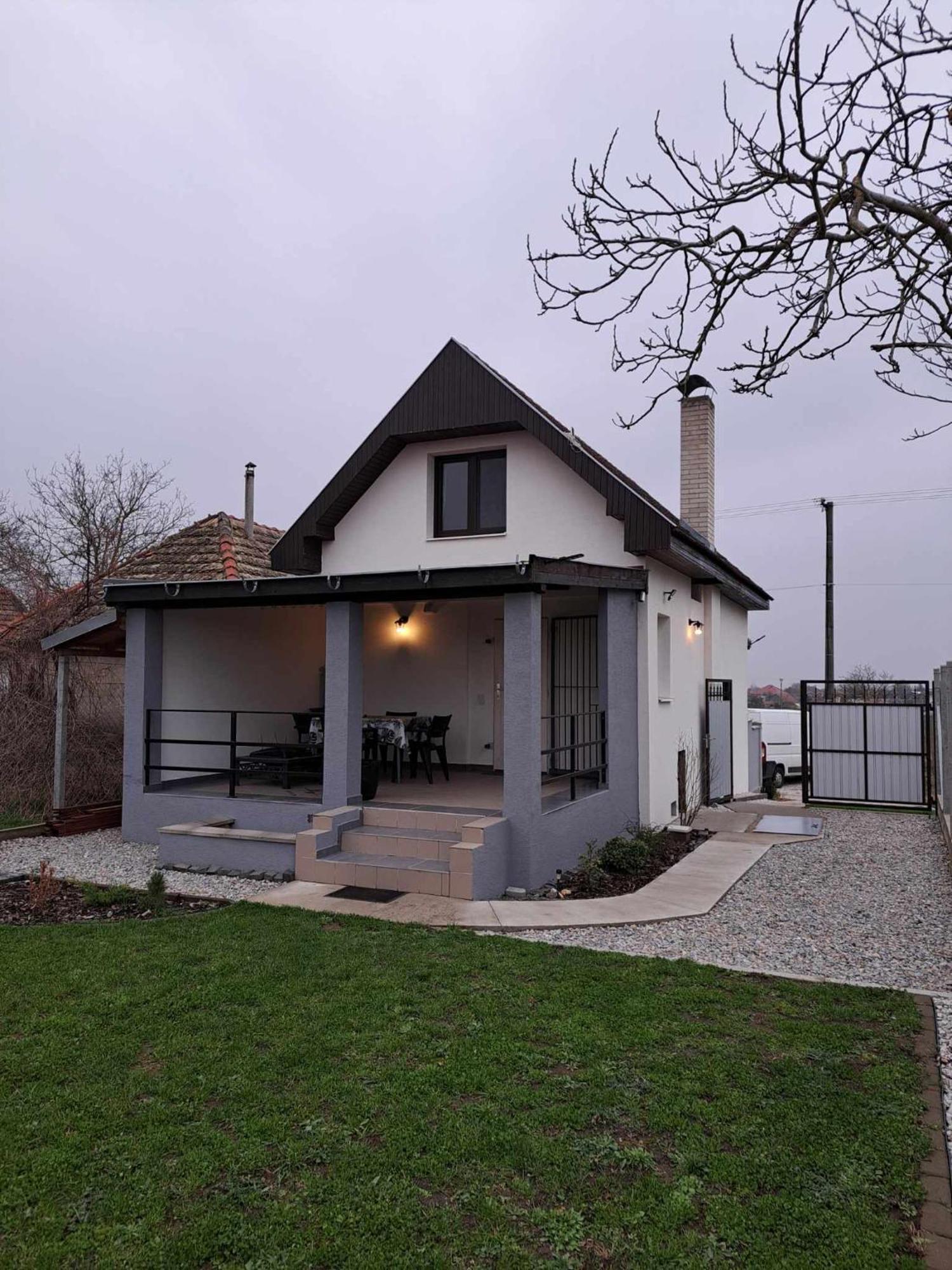 Grapeline Guesthouse Chotin Екстер'єр фото