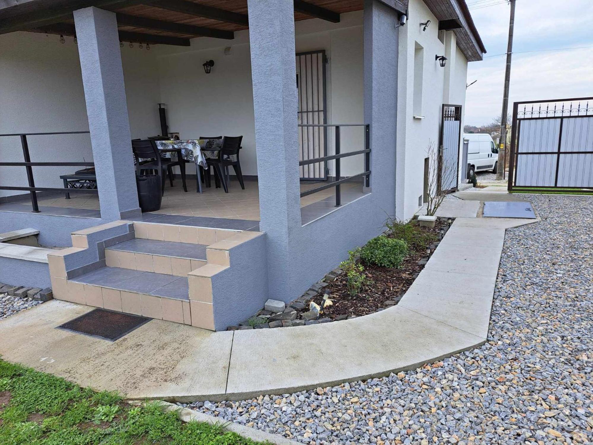 Grapeline Guesthouse Chotin Екстер'єр фото