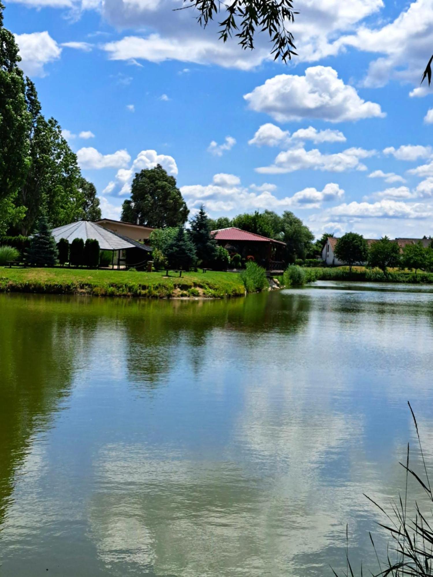 Grapeline Guesthouse Chotin Екстер'єр фото
